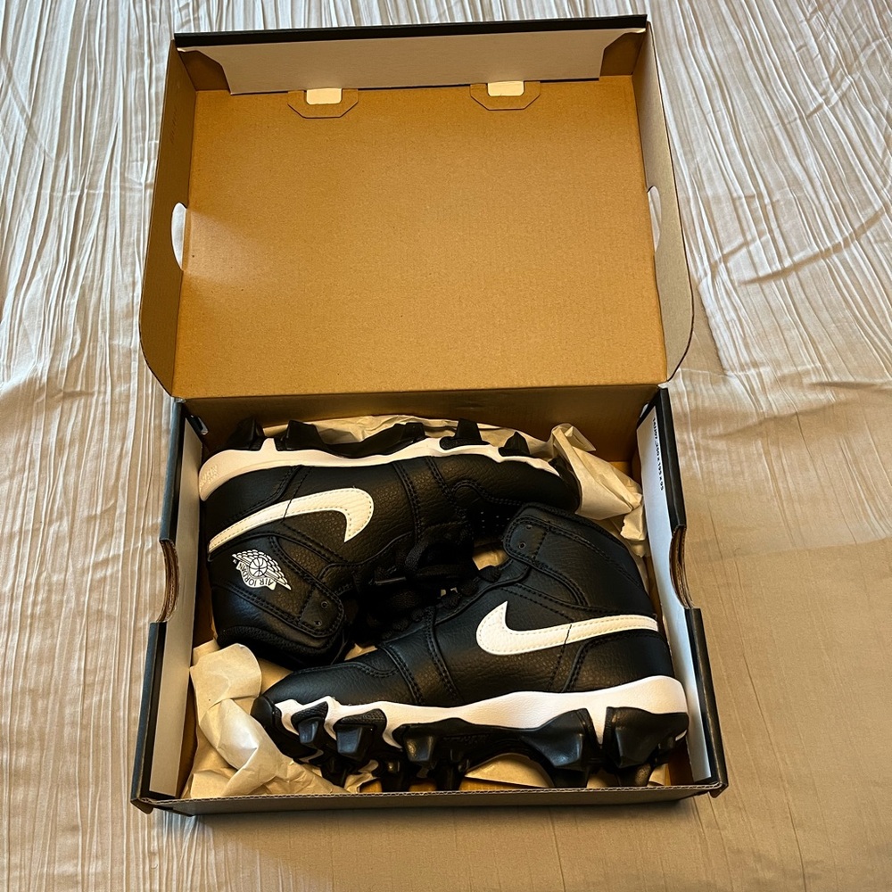 Jordan 1 Mid Youth Football Cleat